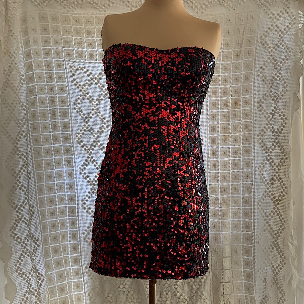 ❤️‍🔥❤️‍🔥HOT As U Wish Red and Black Sequin Strapless Mini M❤️‍🔥❤️‍🔥